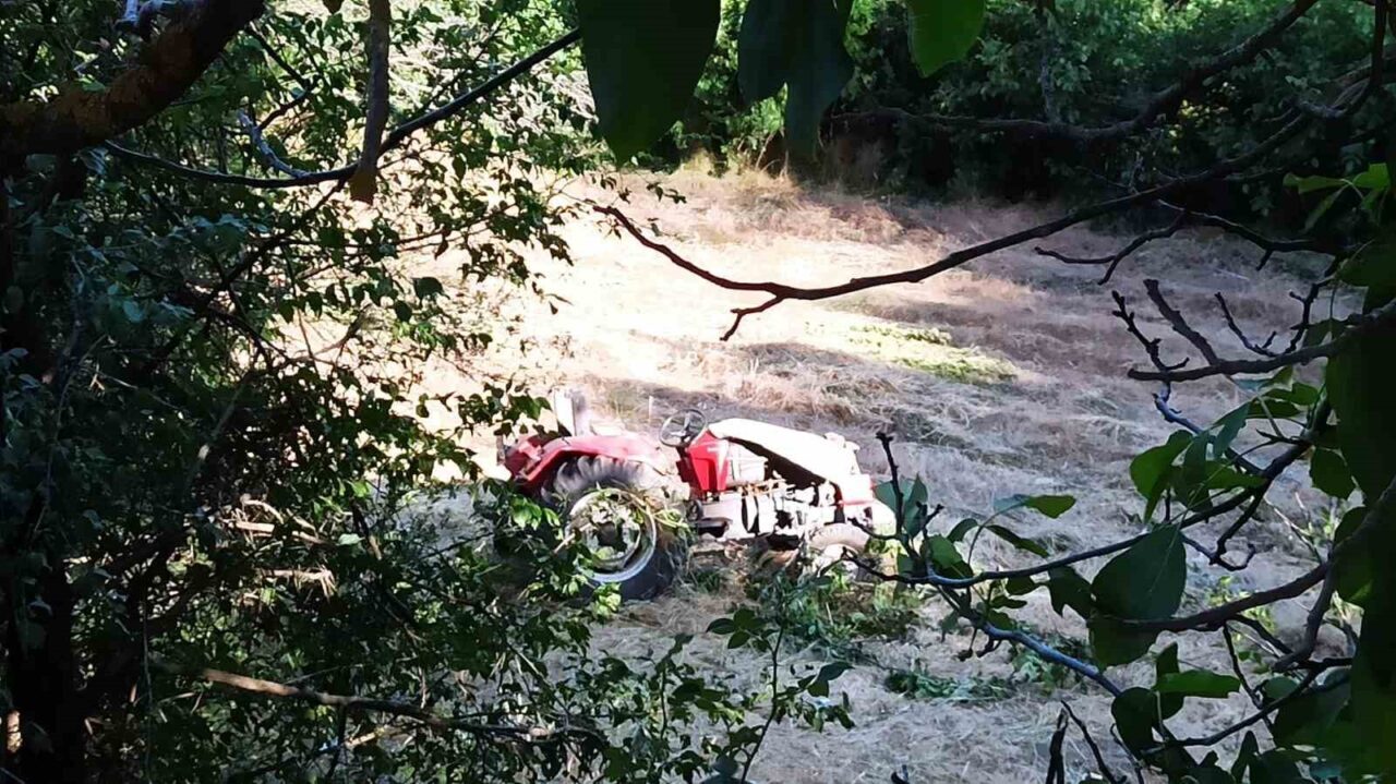 Bolu'nun Göynük ilçesinde, Mehmet Emin Aydıner'in kullandığı traktör şarampole yuvarlanarak