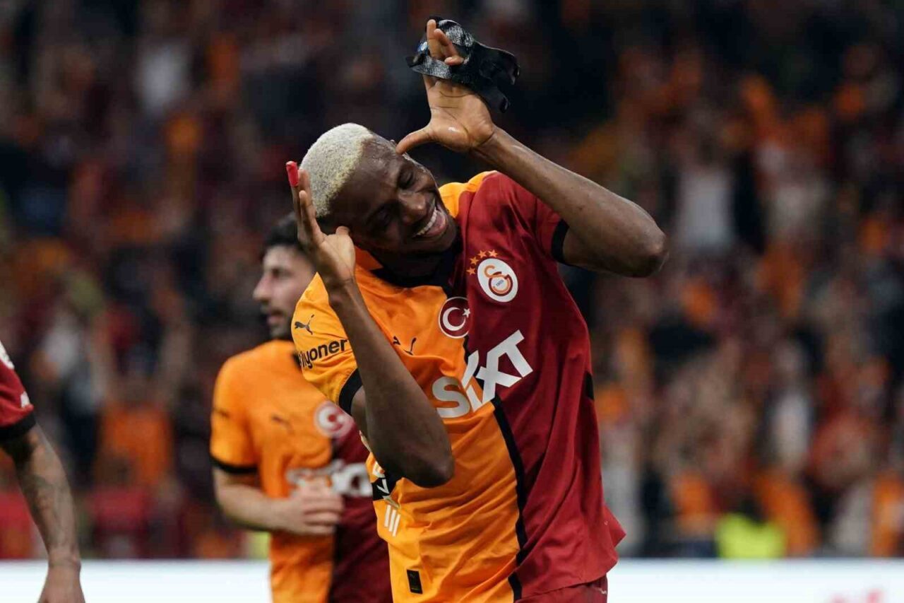 Galatasaray'ın Nijeryalı futbolcusu Victor Osimhen, Trendyol Süper Lig 2024-2025 sezonunu
