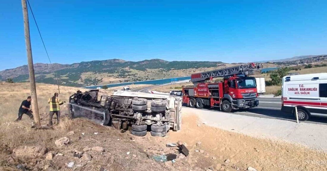 Tunceli-Pertek karayolunda, freni patlayan kamyon devrildi. Sürücü araçtan fırlayarak yaralandı
