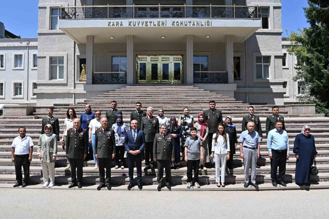 Türk Kara Kuvvetleri, 2234. kuruluş yıldönümünü çeşitli etkinliklerle kutluyor. 15