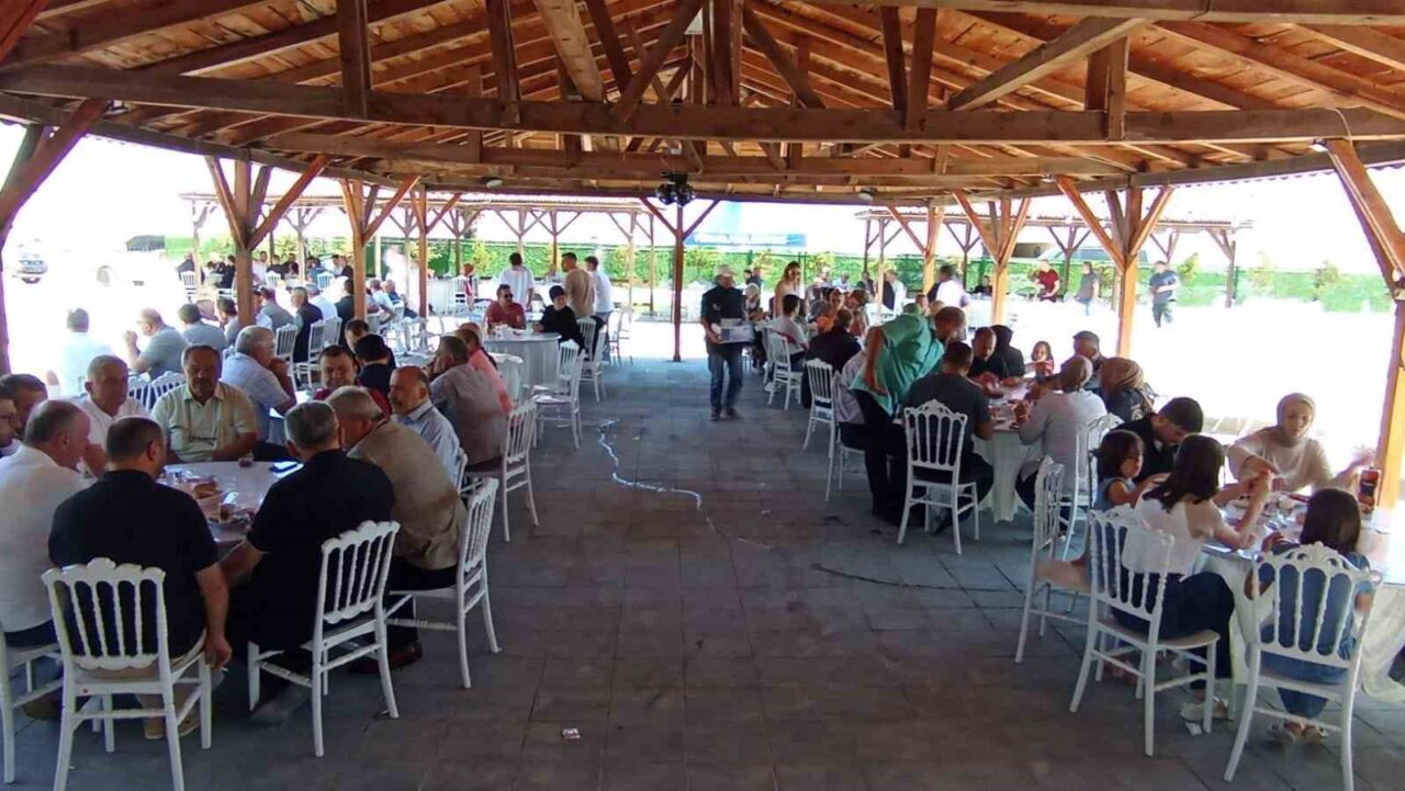 Türkeli Esnaf ve Sanatkarlar Odası, geleneksel Esnaf Kahvaltısı'nın üçüncüsünü düzenledi.