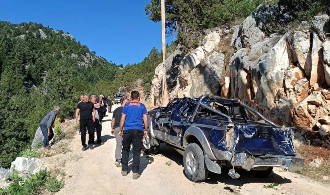 Konya'nın Derebucak ilçesinde, Süleyman Seçkin'in kullandığı kamyonet kayalıkların arasında uçurumdan