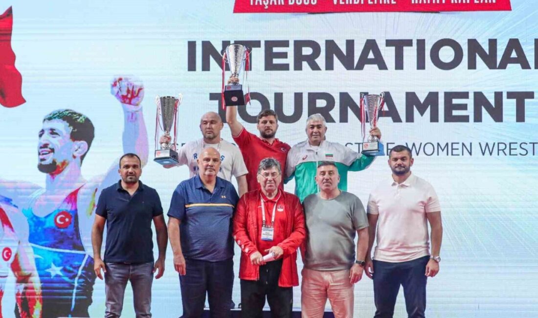 Kocaeli'de düzenlenen Uluslararası Yaşar Doğu, Vehbi Emre ve Hamit Kaplan