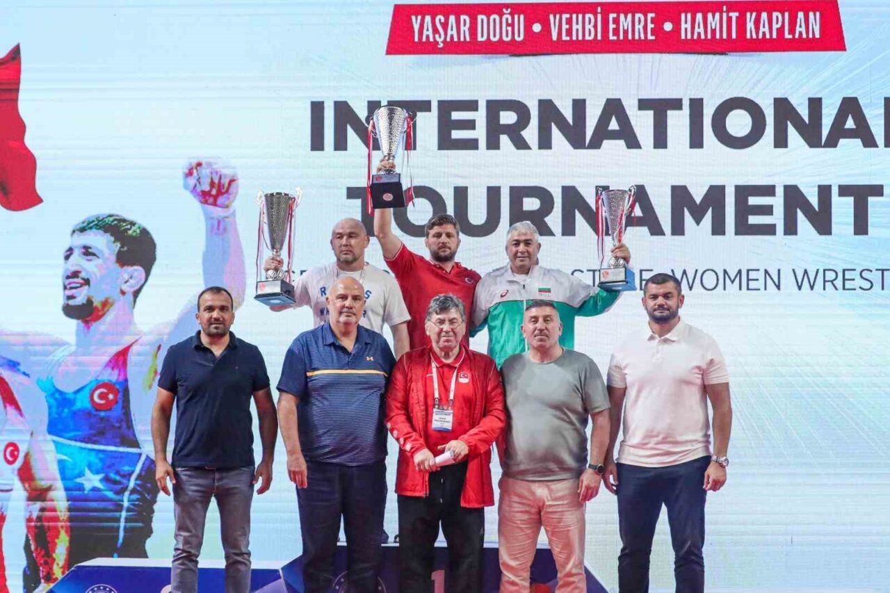 Kocaeli'de düzenlenen Uluslararası Yaşar Doğu, Vehbi Emre ve Hamit Kaplan