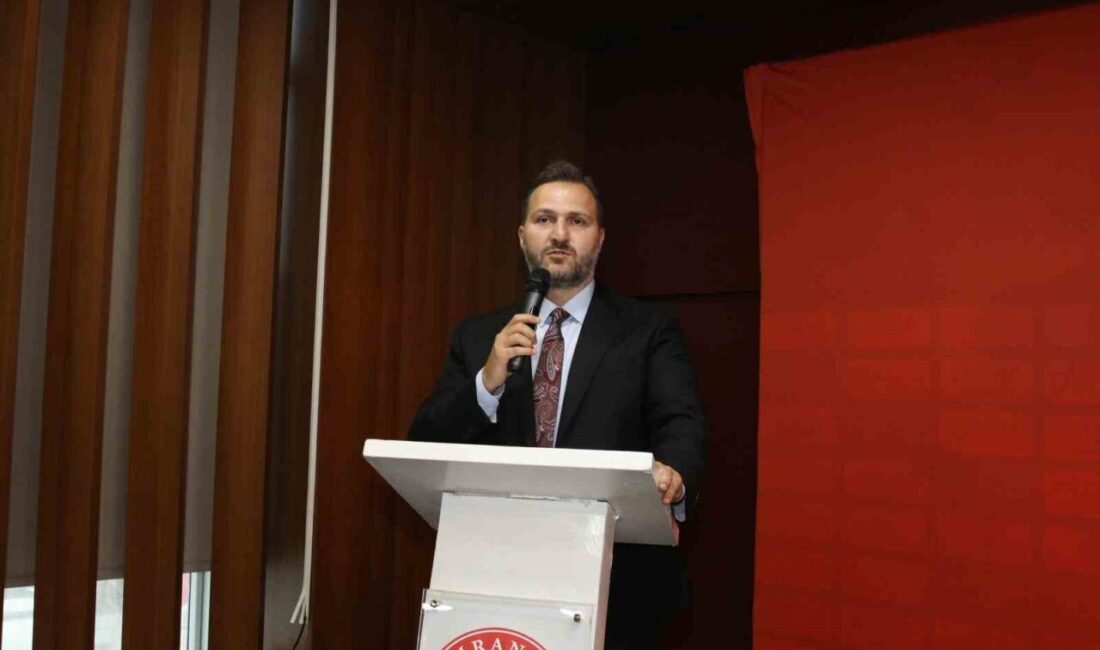 Ümraniyespor'da başkanlık seçimlerinde Ömür Aydın, yeniden başkanlığa seçildi. Seçim sonrası,