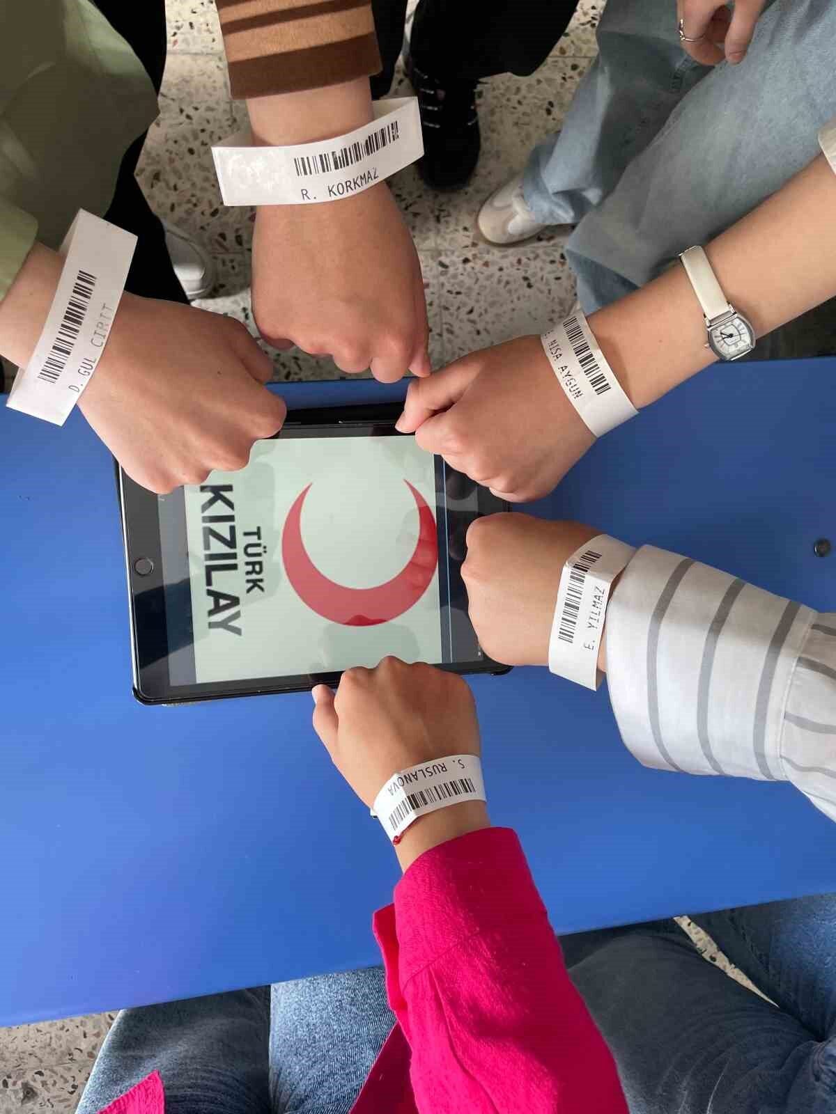 Bartın Üniversitesi Sağlık Bilimleri Fakültesi Ebelik Bölümü öğrencileri, Türk Kızılayı