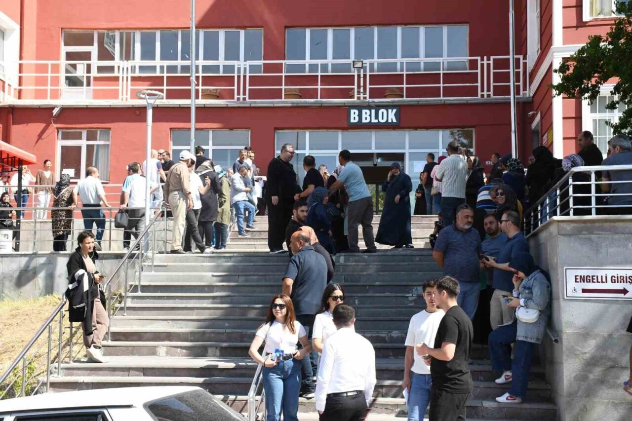 21 Haziran'da düzenlenen Yükseköğretim Kurumları Sınavı'nın (YKS) ilk oturumu olan