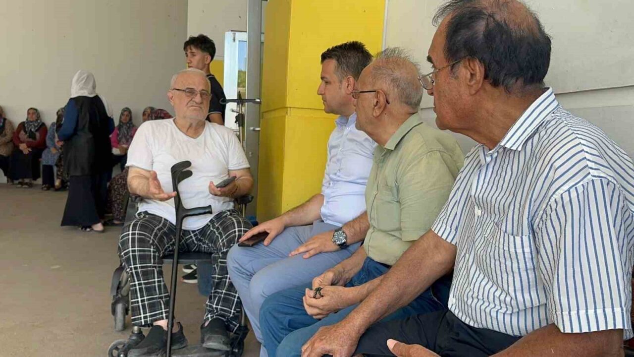 Adıyaman'da ünlü sanatçı Kahtalı Hamido'nun oğlu Sinan Çelik, Eğriçay Parkı'nda