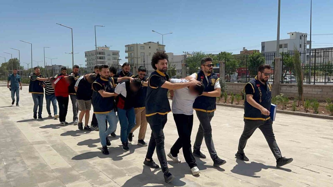 Adıyaman'da ünlü sanatçı Kahtalı Hamido'nun oğlu Sinan Çelik, Eğriçay Parkı'nda