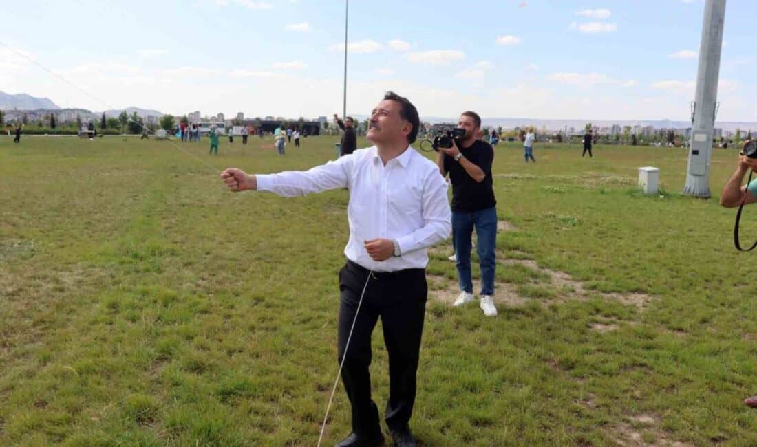 Kayseri Valisi Gökmen Çiçek, 2. Geleneksel Uçurtma Şenliği'nde bağımlılıkla mücadele