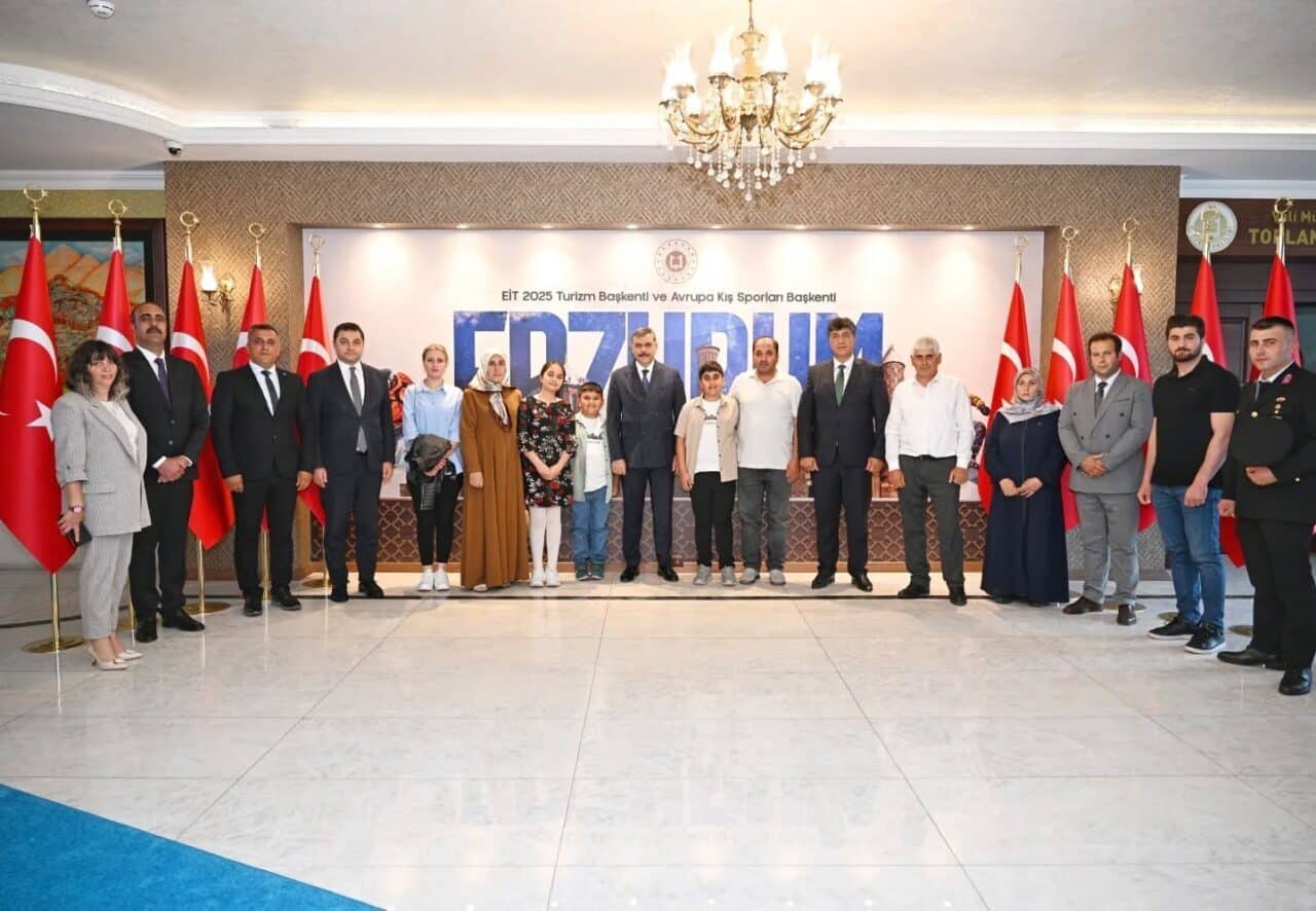 Erzurum Valisi Mustafa Çiftçi, "Birbirimize Candan Bağlıyız Pasinler" kan bağışı
