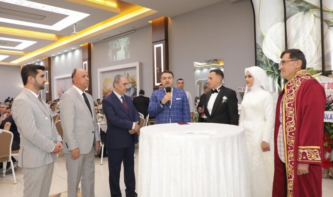 Kütahya Valisi Musa Işın, Saffet Tak ve Hatice Erdoğmuş'un düğününe
