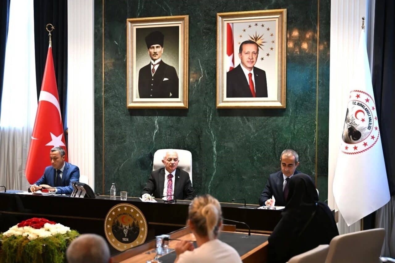 Kırklareli Valisi Uğur Turan, randevu alarak görüşmek isteyen vatandaşlarla bir