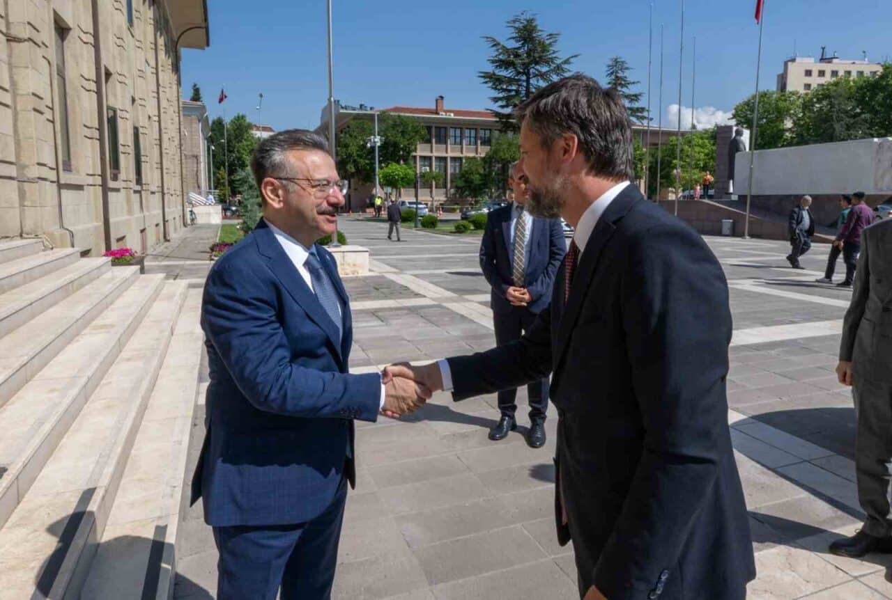 Eskişehir Valisi Hüseyin Aksoy, Macaristan Ankara Büyükelçisi Viktor Matis'i kabul