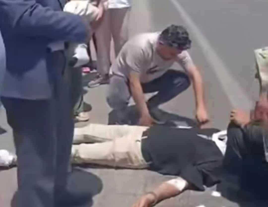 Van'ın Muradiye ilçesinde hafif ticari kamyonet ile otomobilin çarpışması sonucu