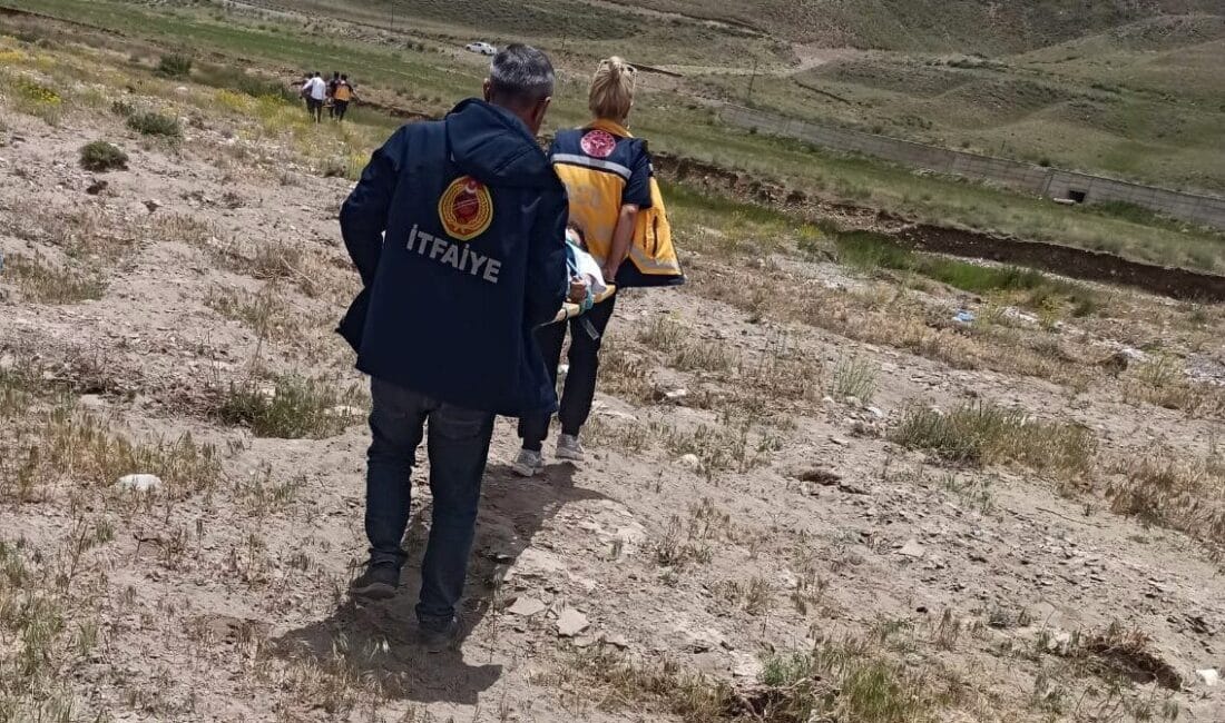 Başkale’de Hafif Ticari Kamyonet Takla Attı: 6 Yaralı! Van'ın Başkale ilçesinde O.E. yönetimindeki hafif ticari kamyonet, Kavurgalı Mahallesi'nde