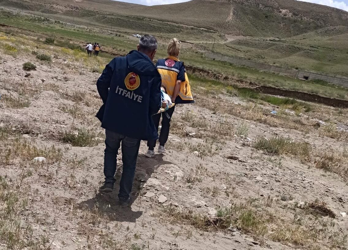 Van'ın Başkale ilçesinde O.E. yönetimindeki hafif ticari kamyonet, Kavurgalı Mahallesi'nde