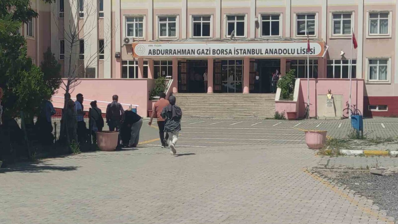Van'da, Yükseköğretim Kurumları Sınavı'nın (YKS) ilk oturumu Temel Yeterlilik Testi