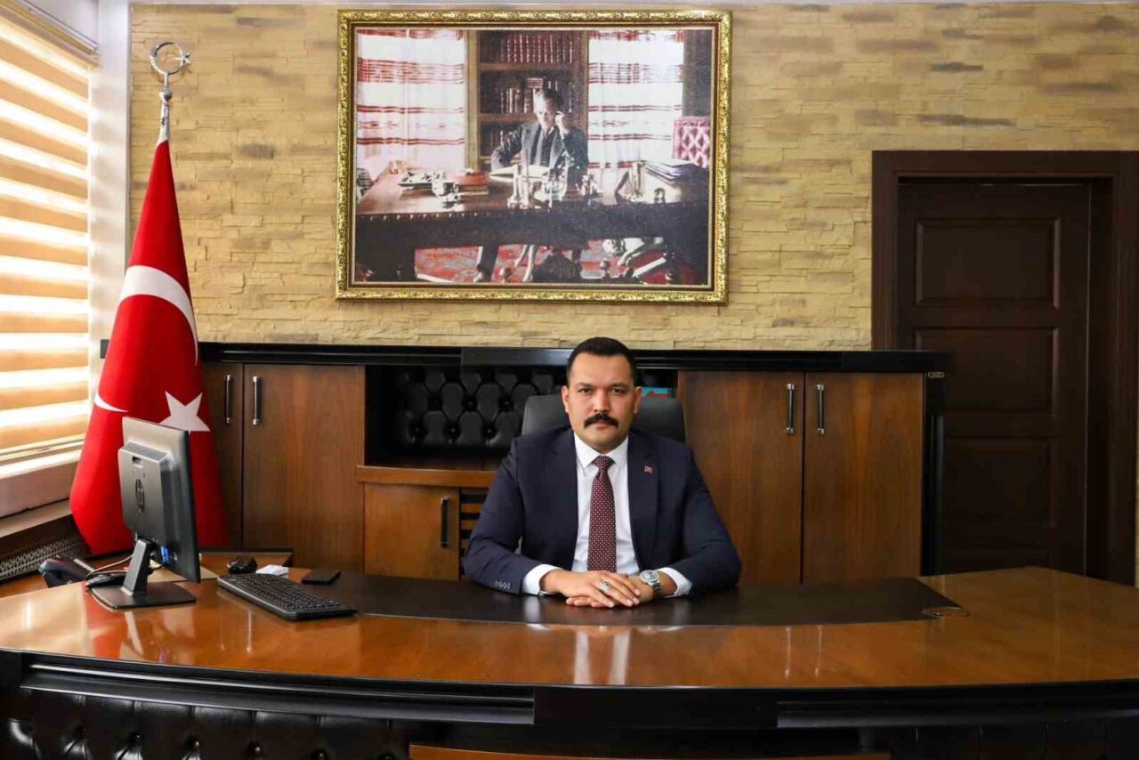 Furkan Taha Türkmenoğlu, 30 Haziran 2025'te Muradiye Kaymakamlığı görevine başladı.