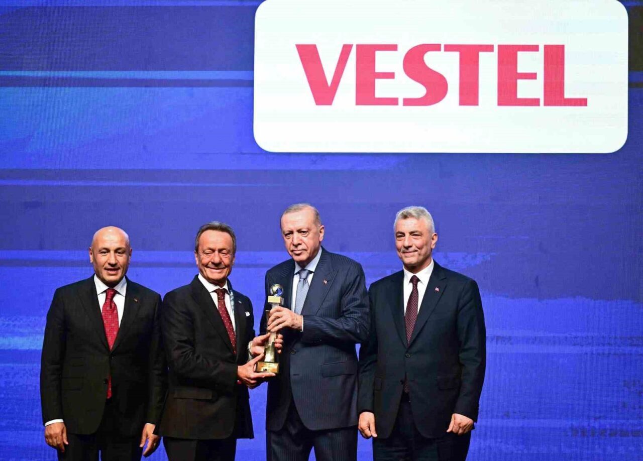 Vestel, 2024 TİM İhracat Şampiyonları Ödül Töreni'nde elektrik-elektronik sektöründeki 27