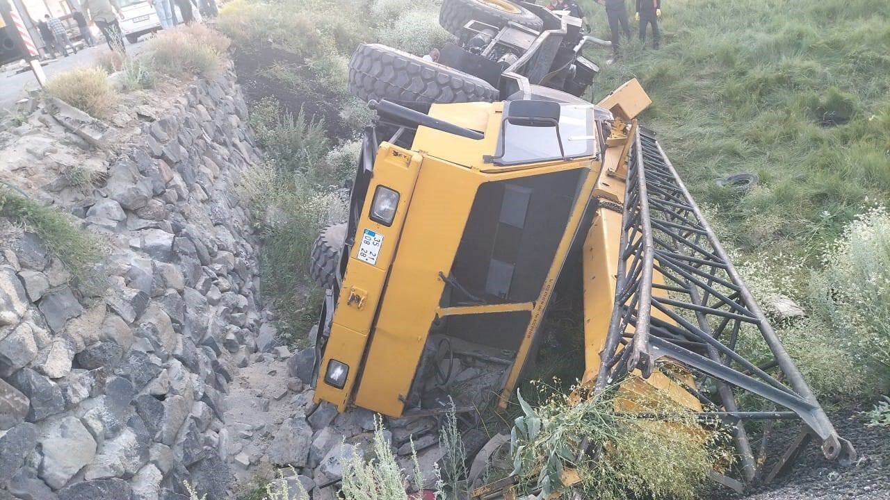 Erzurum'un Yakutiye ilçesindeki 2. Organize Sanayi Bölgesi'nde vinç operatörü Ömür