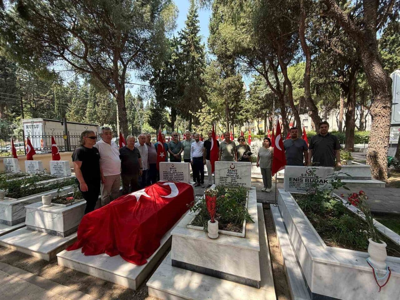 Şehit Yarbay Melih Gülova, vefatının yıldönümünde Manisa Şehitliği'nde düzenlenen bir