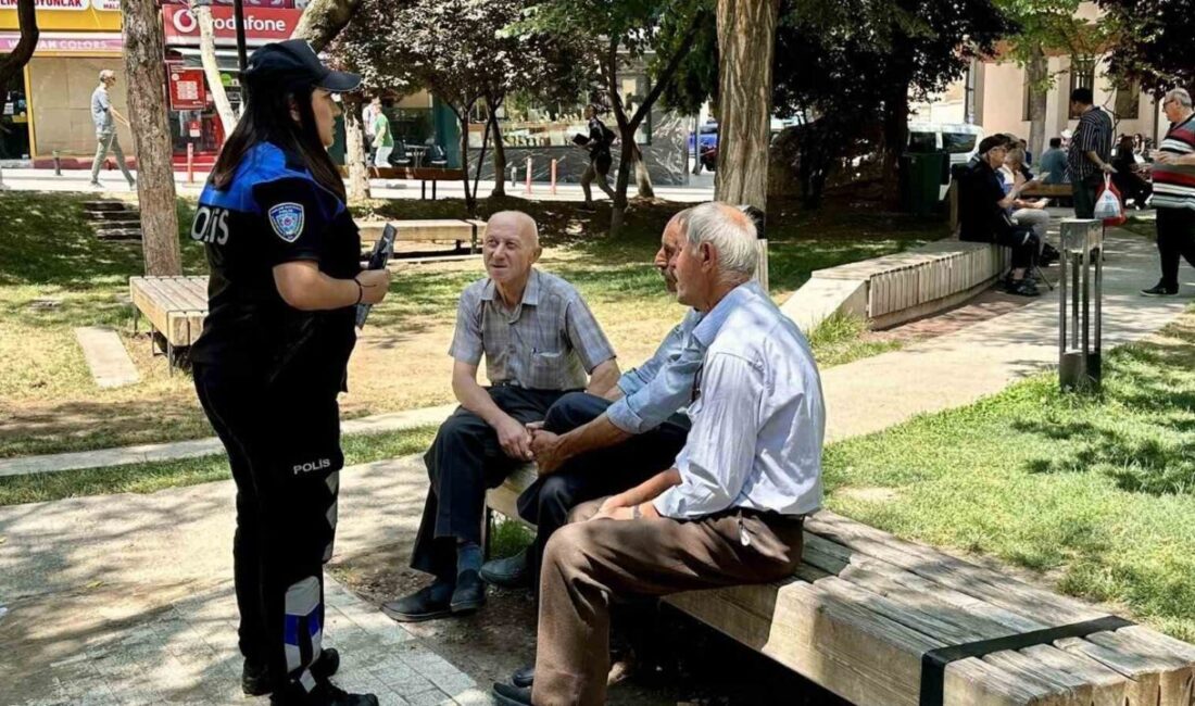 Bilecik İl Emniyet Müdürlüğü'nün Toplum Destekli Polislik ekipleri, yaşlı vatandaşları