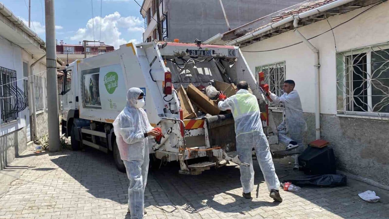 Eskişehir'deki Şarhöyük Mahallesi’ndeki N.G. isimli 70 yaşındaki yaşlı kadının 2