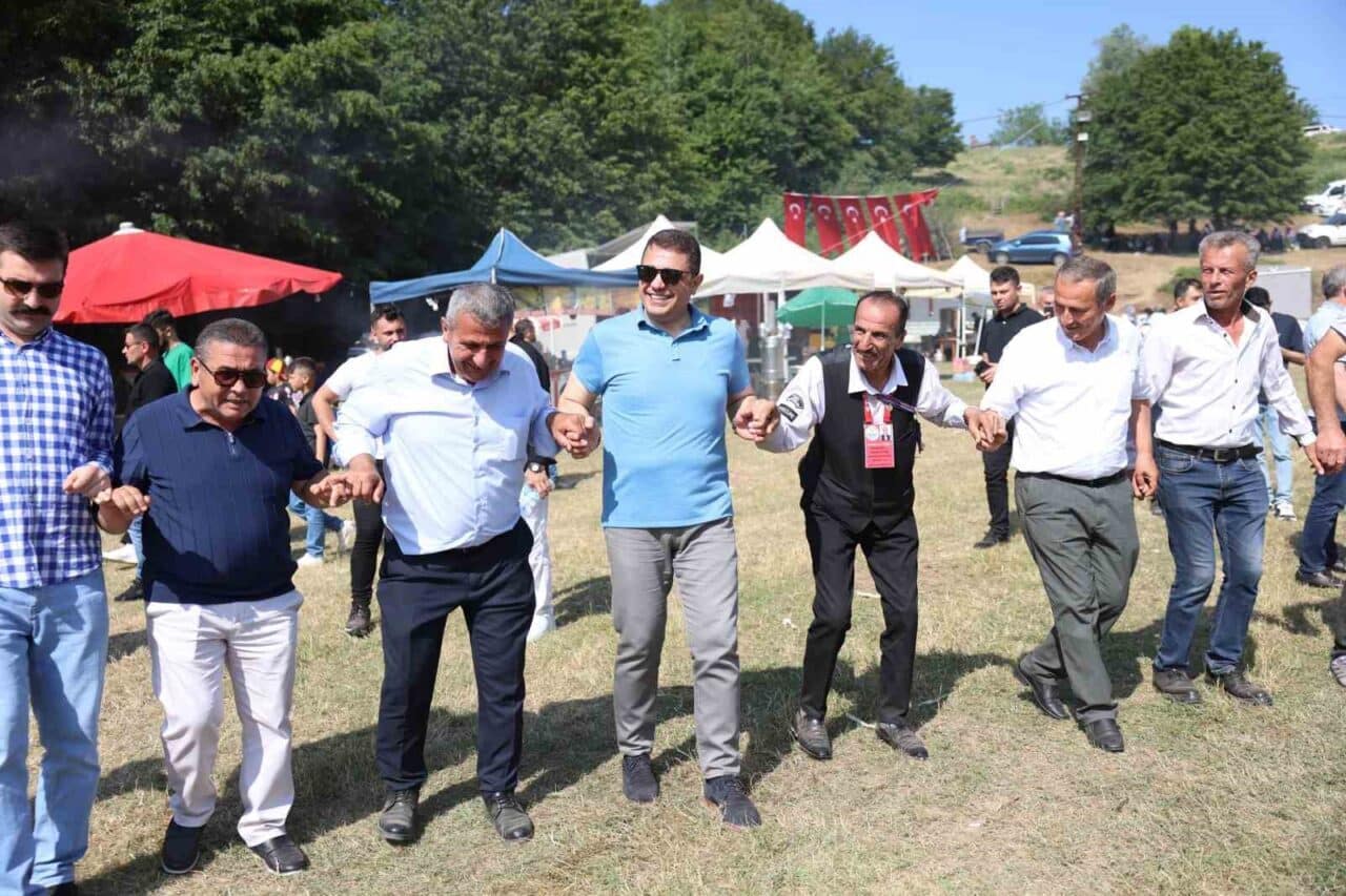 Düzce’nin Gümüşova ilçesinde düzenlenen 6. Espitdüzü Yayla Şenlikleri, Vali Selçuk