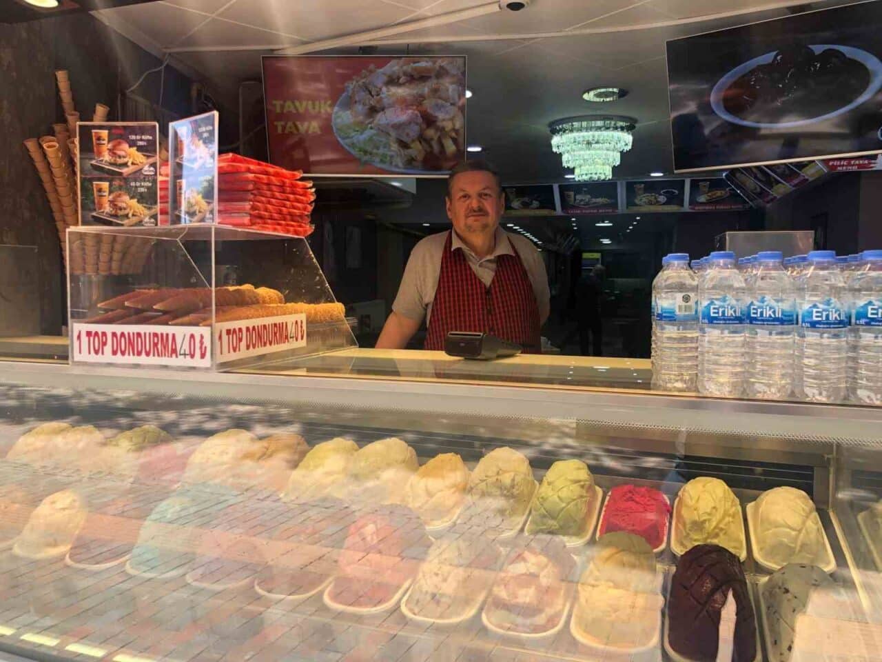 Eskişehir'de yaz sıcaklarıyla birlikte dondurma tüketiminde büyük bir artış yaşandı.