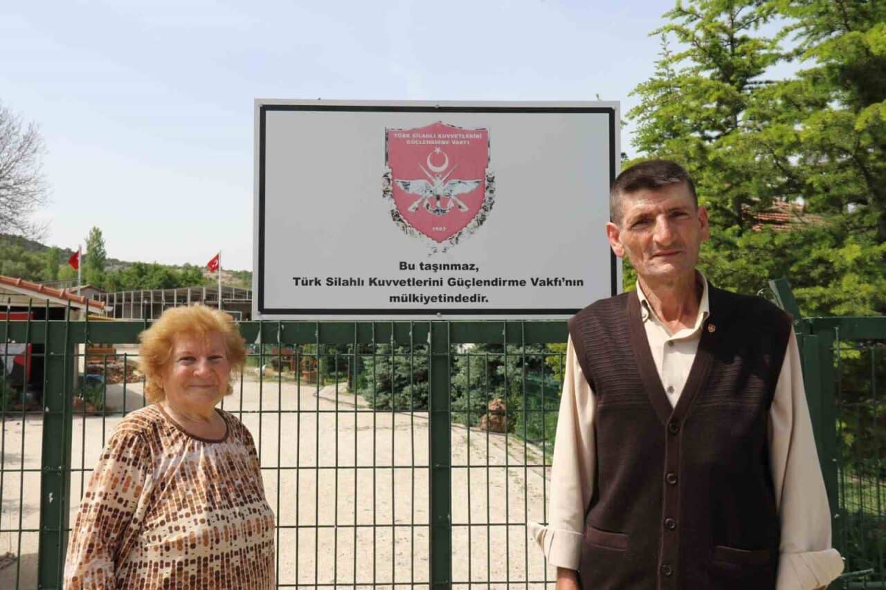 Yener Tuncer ve annesi Latife Tuncer, Eskişehir'deki 15 milyon TL