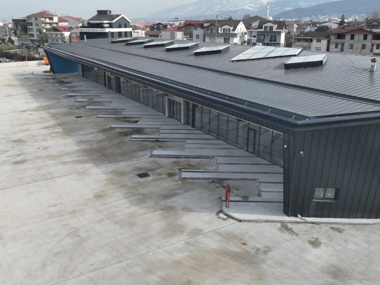Kocaeli Büyükşehir Belediye Başkanı Tahir Büyükakın, Gölcük Yeni Terminali'nin temmuzda