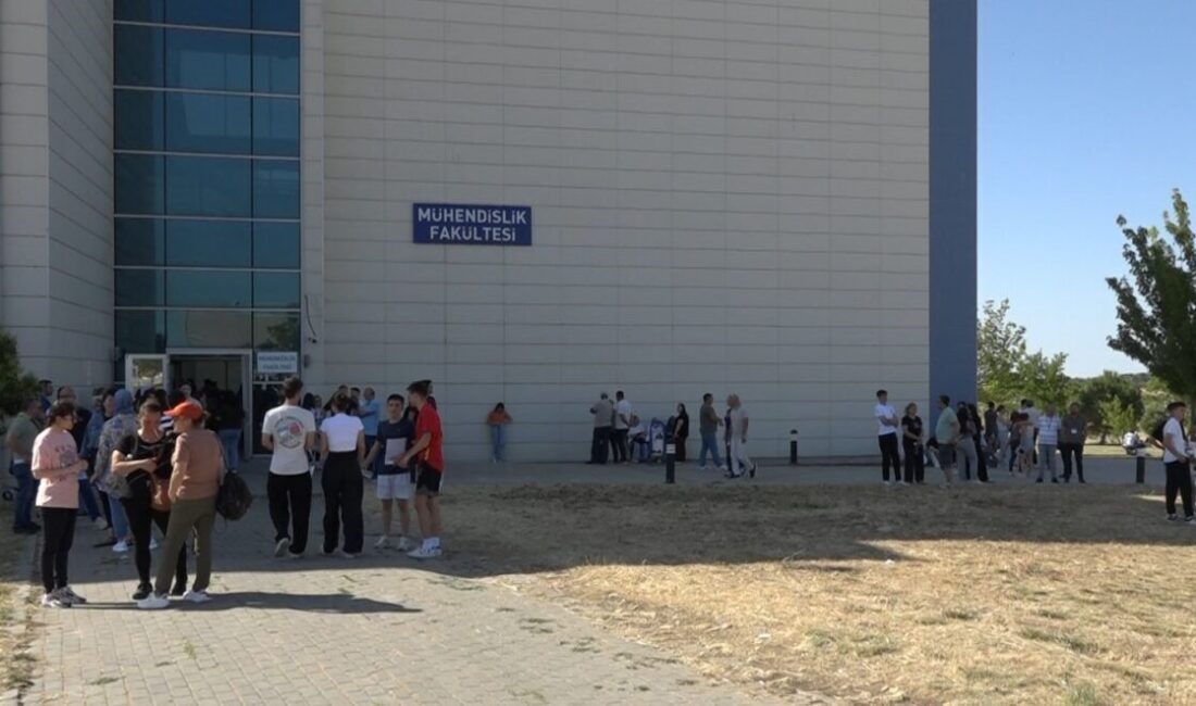 Yükseköğretim Kurumları Sınavı'nın ikinci oturumu olan Alan Yeterlilik Testi (AYT)