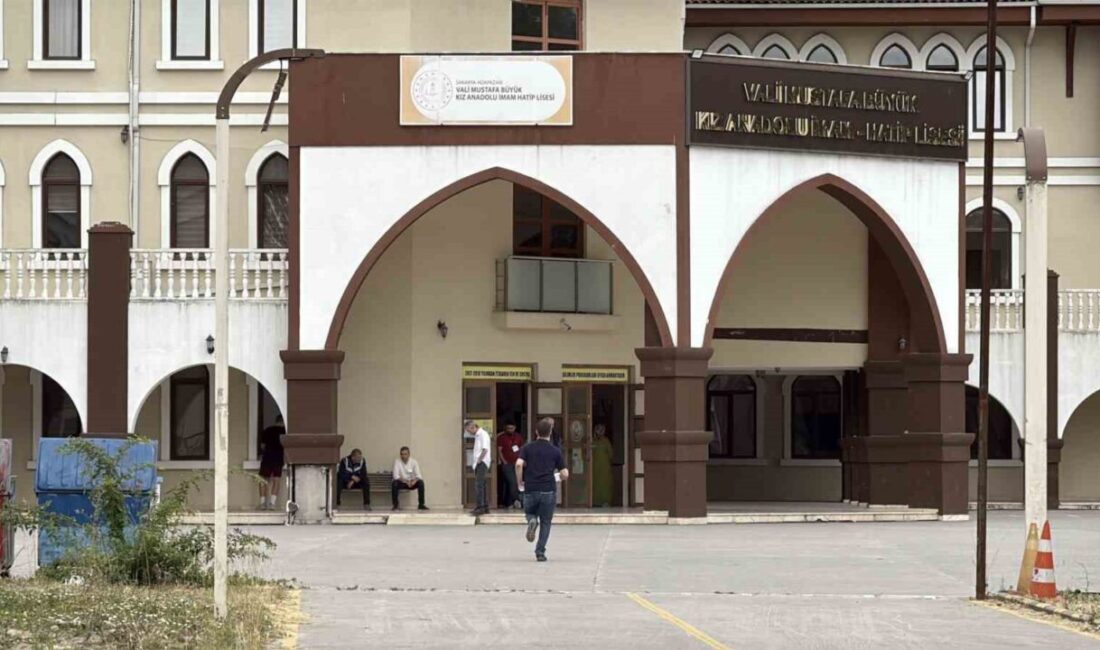 Sakarya'da Yükseköğretim Kurumları Sınavı'nın (YKS) ilk oturumu Temel Yeterlilik Testi