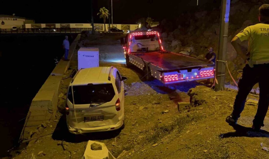 Hatay'ın İskenderun ilçesinde, depremde yıkılan bina enkazını yol zanneden 80