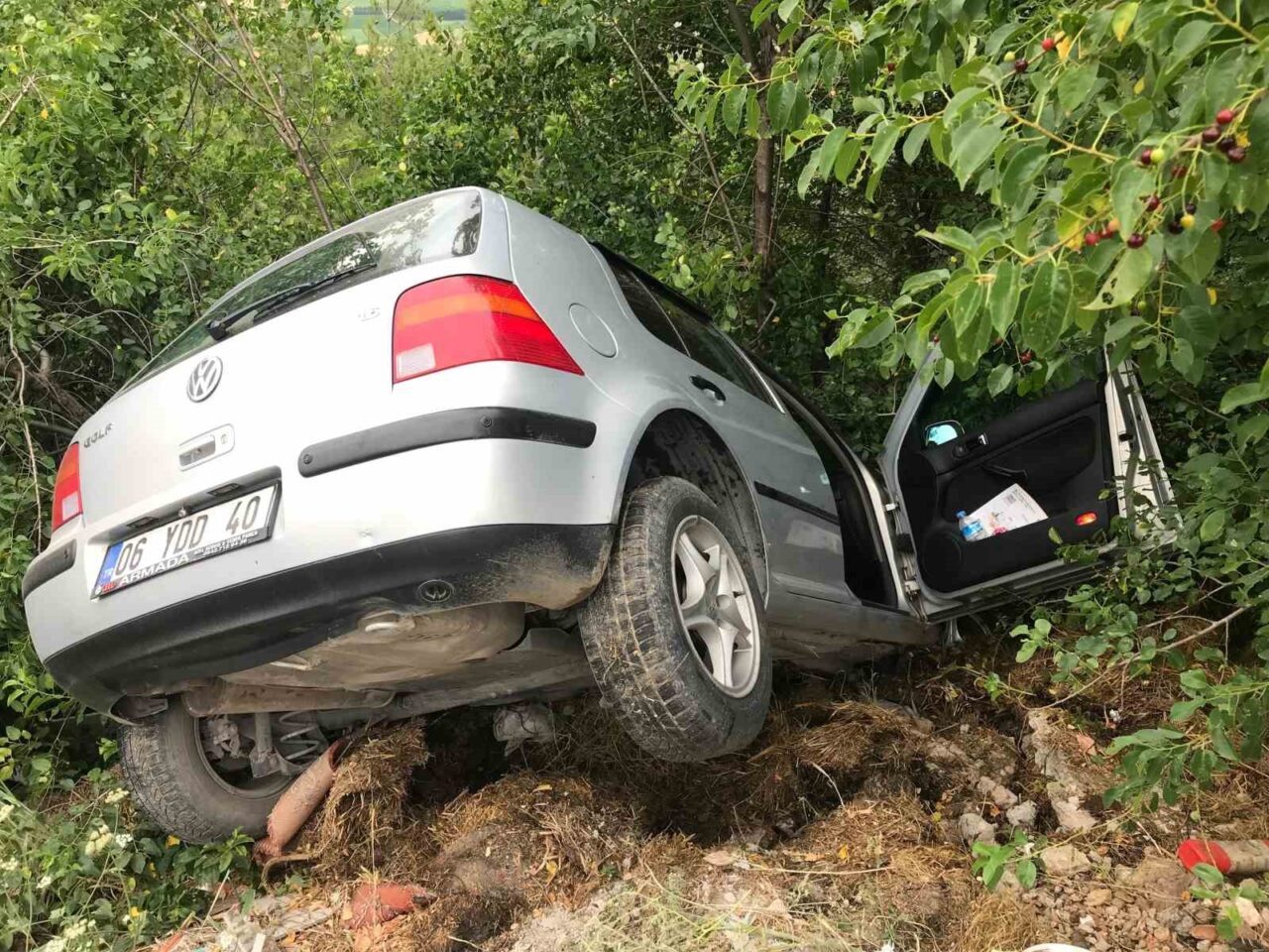 Tokat'ın Niksar ilçesinde S. S. yönetimindeki otomobil, Musapınarı mevkisinde direksiyon