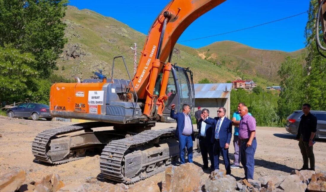 Bayburt Valisi Mustafa Eldivan, Yoncalı köyündeki köy konağı inşaatını yerinde