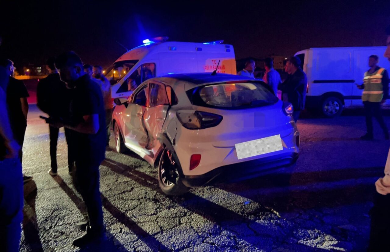 Hakkari'nin Yüksekova ilçesinde, Yüksekova Çevre Yolu'nda meydana gelen trafik kazasında