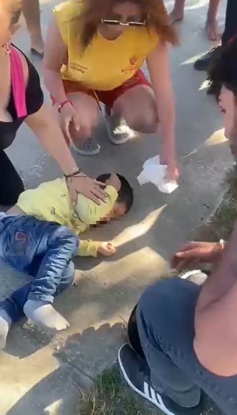 Büyükçekmece'de yasak yolda motosikletli bir sürücü 3,5 yaşındaki Muhammed Taha