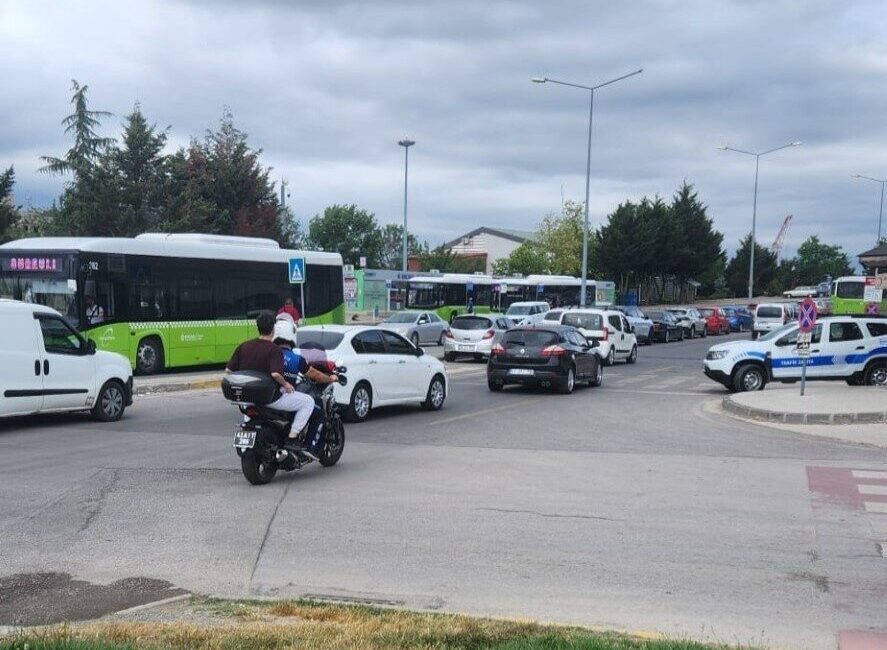 Kocaeli Büyükşehir Belediyesi Zabıta ekipleri, Yükseköğretim Kurumları Sınavı'nda (YKS) geç