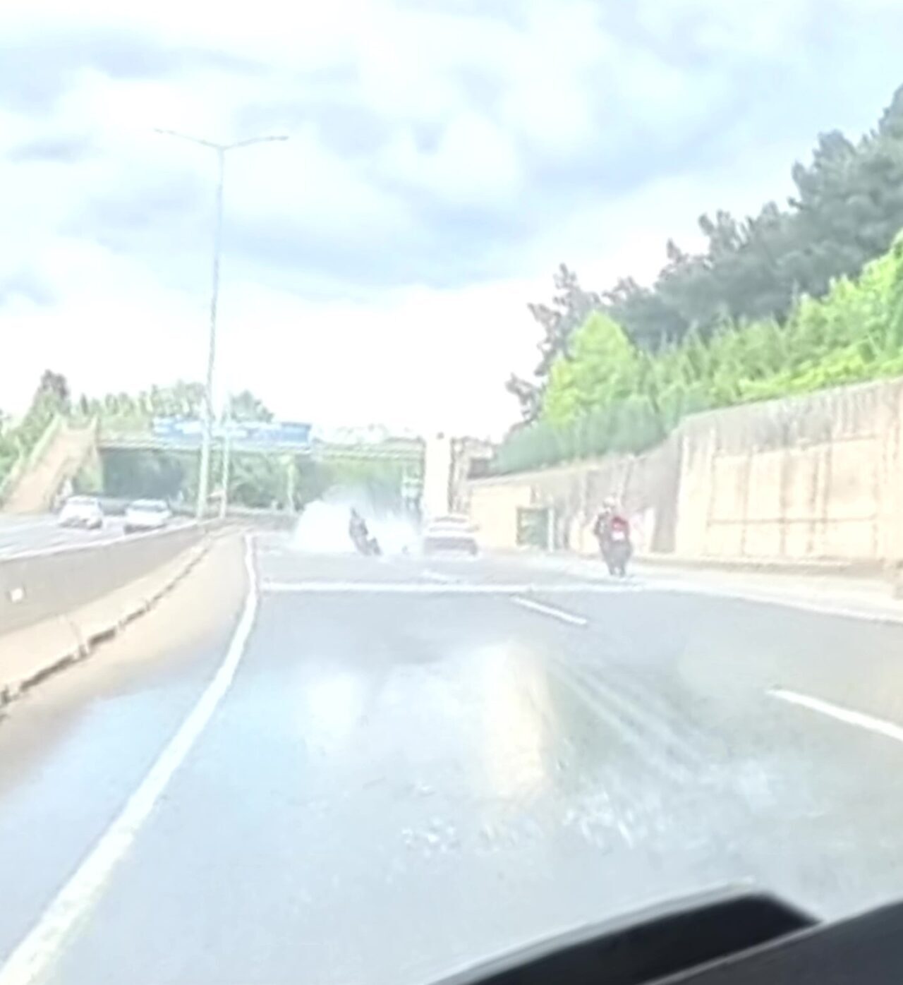 Kocaeli D130 Karayolu'nda meydana gelen zincirleme kazada 3 motosiklet sürücüsü