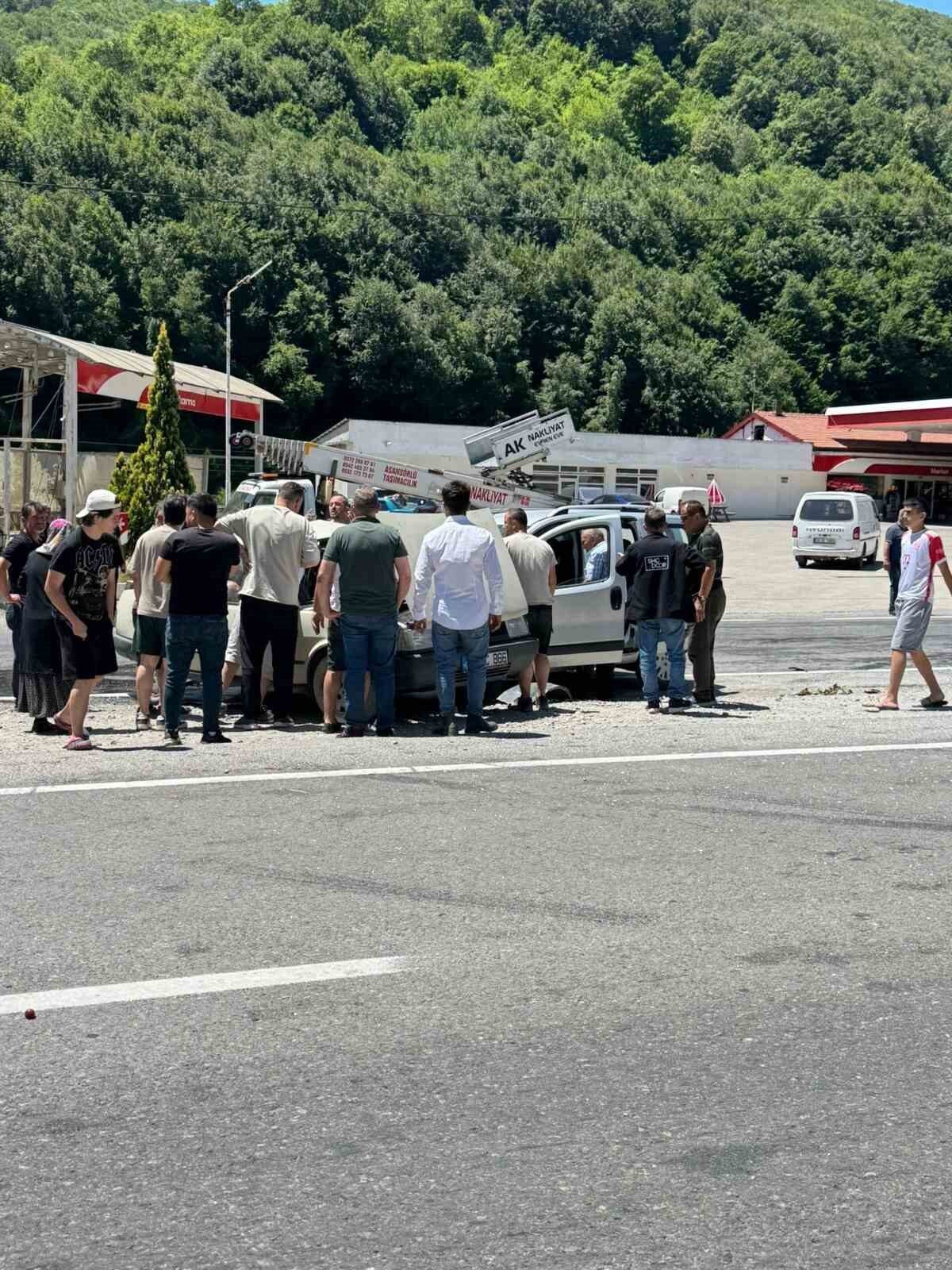 Zonguldak-Ankara kara yolunda yaşanan trafik kazasında Ş.K. ve C.Ö. yönetimindeki