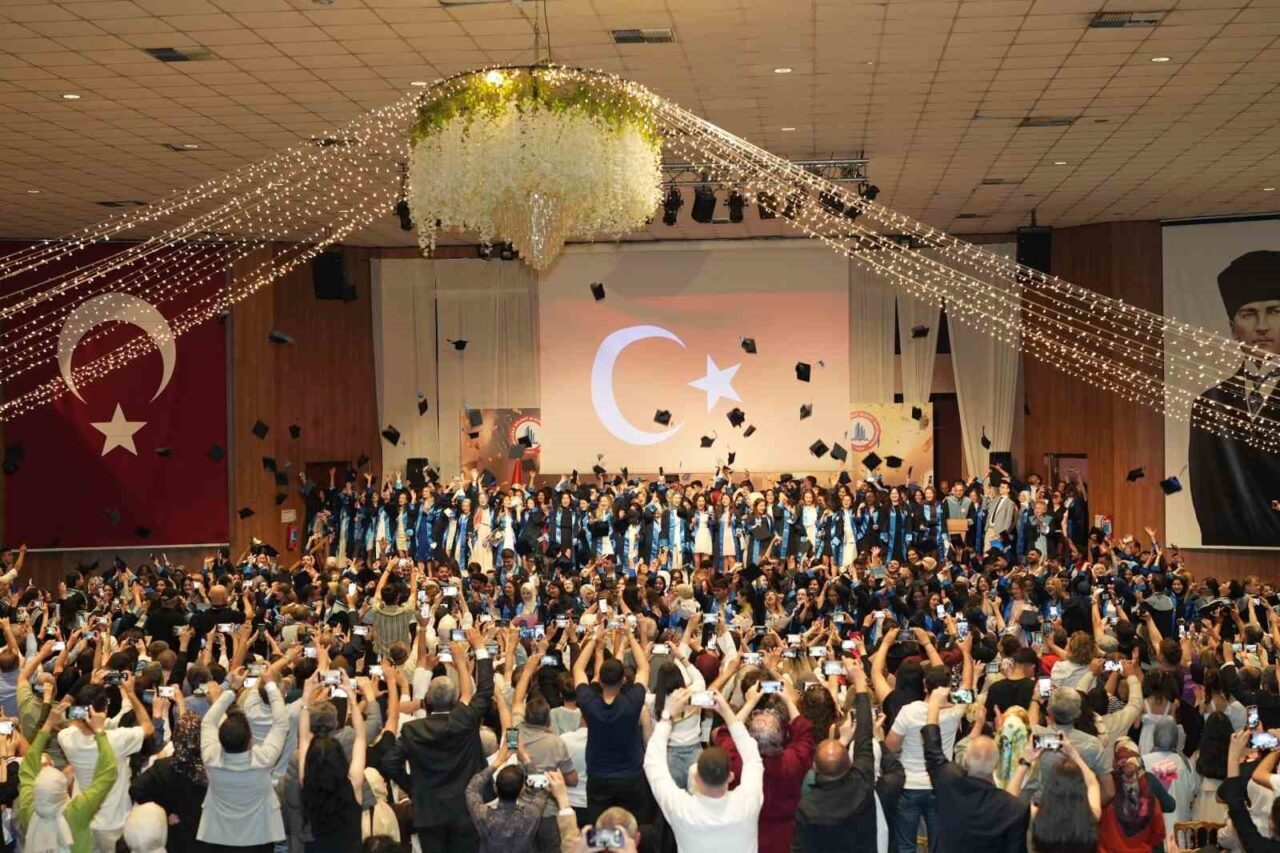 Zonguldak Bülent Ecevit Üniversitesi, 2024-2025 Akademik Yılı Mezuniyet Töreni'ni Kdz.