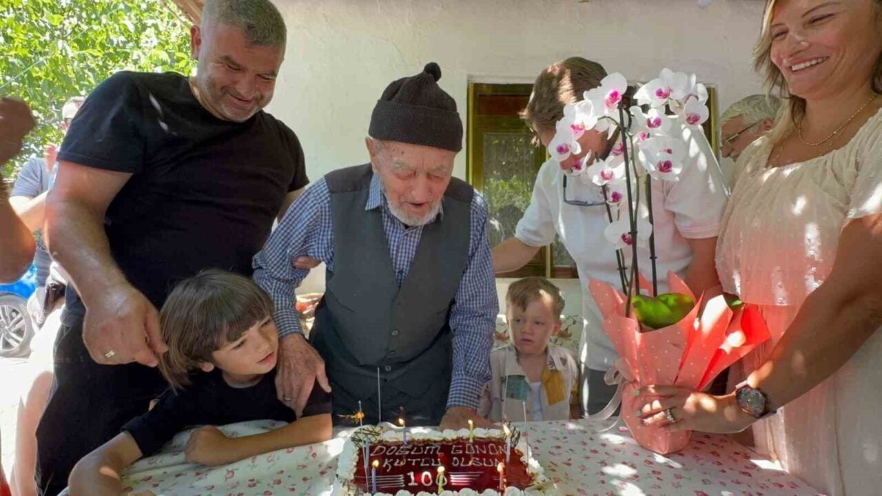 Gönen’in Üzümlü Mahallesi’nde 100 yaşına basan çiftçi ve eski muhtar