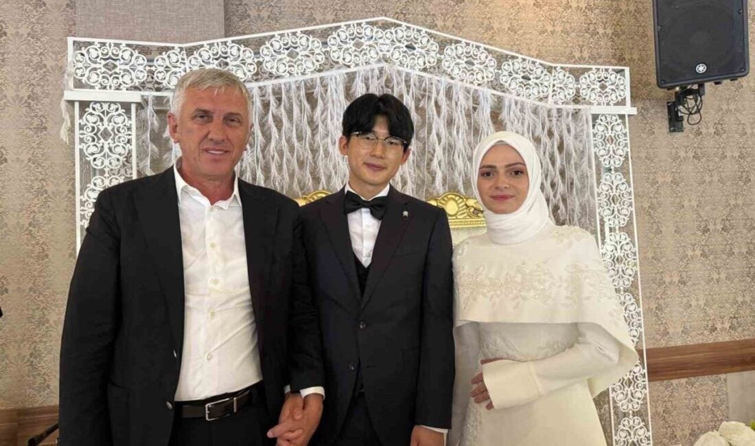 Güney Koreli Müslüman Jihyean (Cihan) ve Trabzonlu Sema Nur Yılmaz,