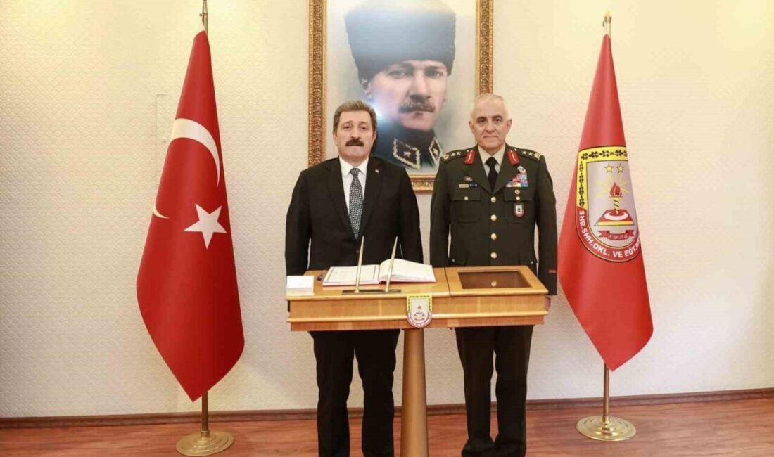 Samsun Valisi Orhan Tavlı, 15 Temmuz gazisi Garnizon Komutanı Tümgeneral