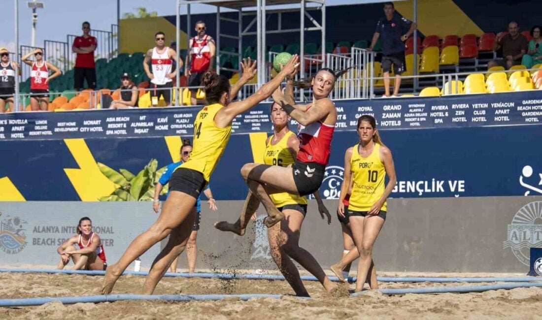 Alanya'da düzenlenen EHF 2025 Avrupa Plaj Hentbol Şampiyonası'nın ilk gününde,
