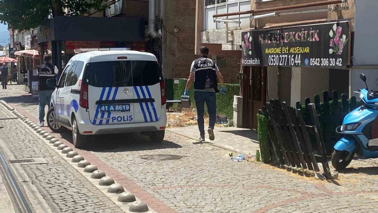Kocaeli'nin İzmit ilçesinde, abisiyle yaşayan 40 yaşındaki Muharrem Çelikkaya, evinde