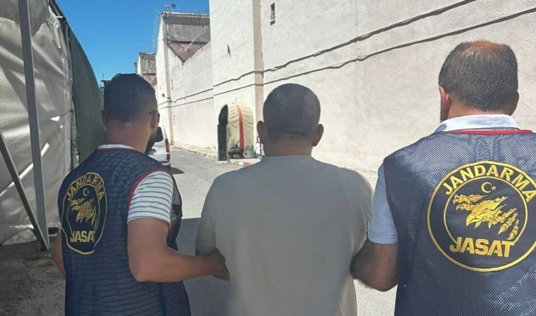 Mersin'de jandarma, sahte banka ve kredi kartı kullanmaktan 41 yıl