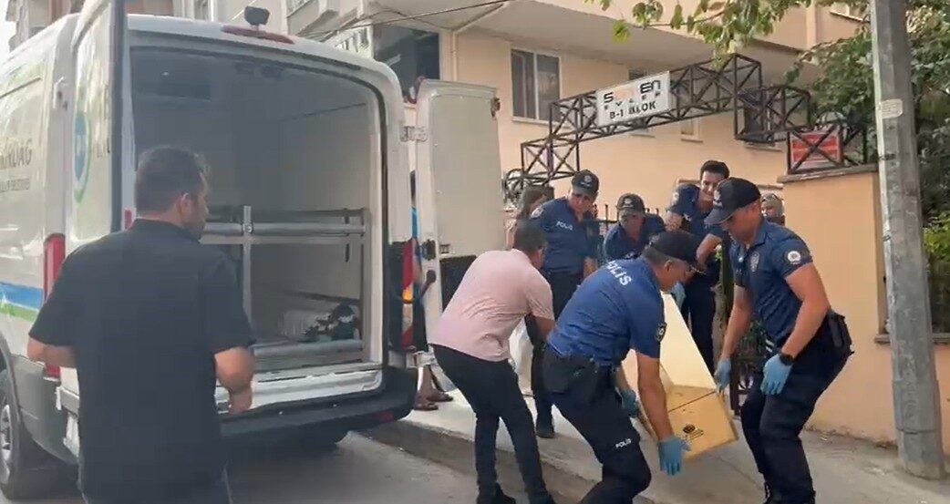 Tekirdağ'ın Çerkezköy ilçesinde, 19 yaşındaki Kadircan Y. evin terasına geçmeye